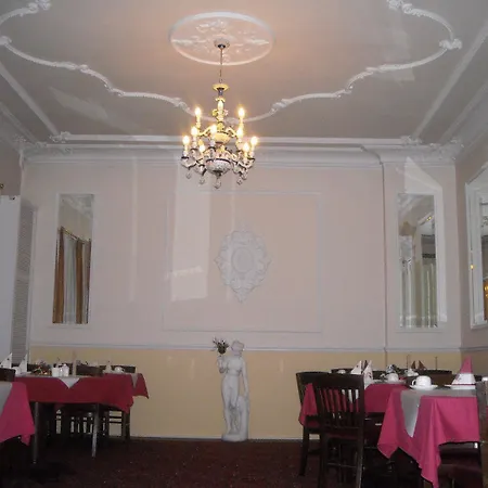 科勒斯塔帕克宫殿式酒店