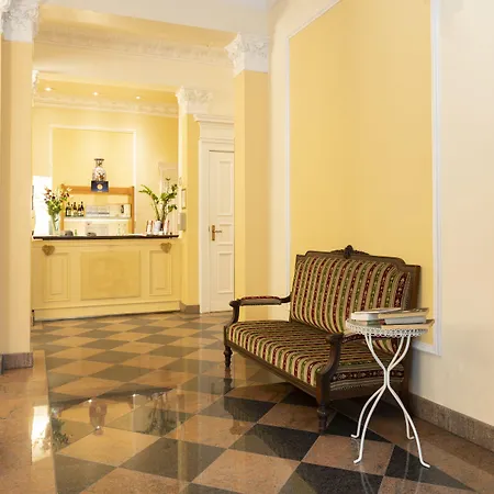 科勒斯塔帕克宫殿式酒店