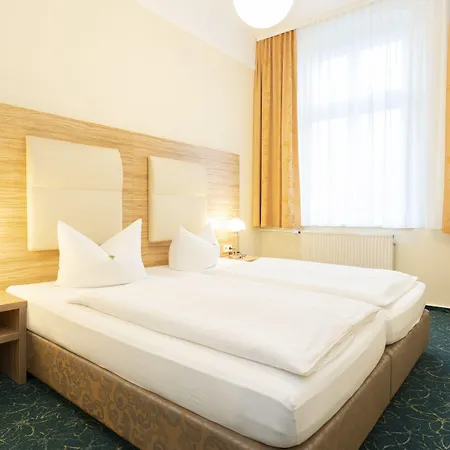 科勒斯塔帕克宫殿式酒店 3*