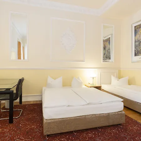 科勒斯塔帕克宫殿式酒店 3*