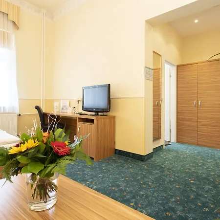 科勒斯塔帕克宫殿式酒店 酒店