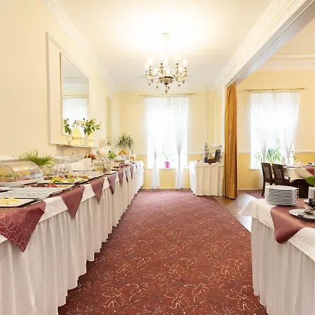 科勒斯塔帕克宫殿式酒店